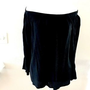 Long bell sleeved Sanctuary Off Shoulder Peasant Bpouse.